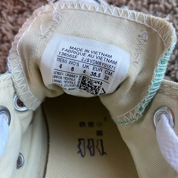 Converse shoes - Picture 7 of 8